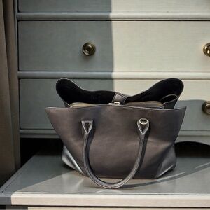 Simmons Black Bag - Sleek Everyday Carry